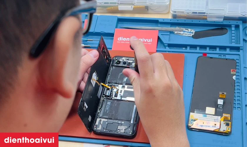 Dịch vụ thay m&agrave;n h&igrave;nh OPPO F9 ch&iacute;nh h&atilde;ng Kars uy t&iacute;n tại Điện Thoại Vui